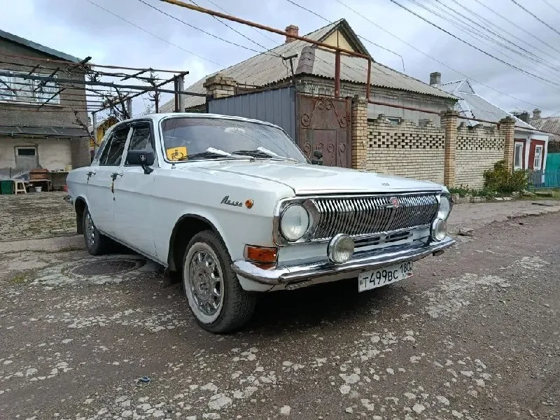 Продам газ, 24 "волга", белого цвета, 1974 года выпуска, пробег 110 000 километров. автомобиль в отличном состоянии, один собственник в птс. объем двигателя - 2,4 литра, мощность - 95 лошадиных сил, тип двигателя - бензиновый, коробка передач - механическая, привод - задний, установлено газобалонное оборудование. газ, 24 "волга"- это классический автомобиль, который стал символом советской эпохи. он обладает высокой надежностью и долговечностью, а также привлекательным дизайном. белый цвет делает автомобиль особенно элегантным и стильным. автомобиль прошел все необходимые проверки и готов к эксплуатации. состояние отличное, двигатель работает без нареканий, коробка передач переключается плавно, подвеска не стучит. пробег автомобиля небольшой, что говорит о его хорошем состоянии. машина не была в дтп, кузов в родной краске. цена 350000, +79495147153 📲 tg: @yuliya_on1983 📞 звоните: +7(949)5147153 - фотография - 2