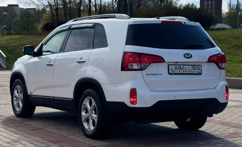 Kia sorento 2014 год двигатель 2.4 бензин коробка автомат пробег 174тыс. км автомобиль в отличном состоянии, авто обслужен от и до, вложения не требует не какого от слова совсем ! комплектация электропривод зеркал полный привод помощь при спуске круизконтроль мультируль без ключевой доступ запуск старт stop камера заднего вида климат контроль двух зоны подогрев сидений подогрев зеркал подогрев дворников подогрев руля антибликовое зеркало датчик света датчик дождя два ключа abs esp airbag бортовой компьютер четыре стеклоподъемника с документами все в полном порядке, продажа с полным переоформлением в гаи г. донецк цена 1.570.000 звоните остальное по тел. +79496447942 возможно продажа в кредит - фотография - 6