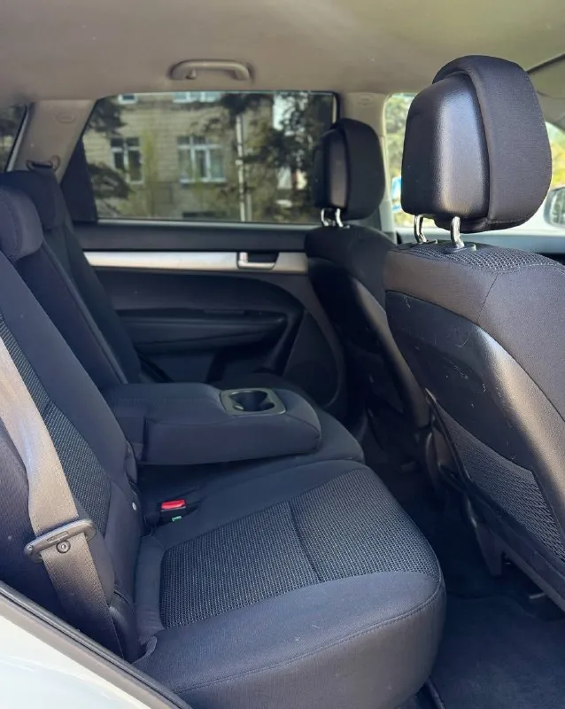 Kia sorento 2014 год двигатель 2.4 бензин коробка автомат пробег 174тыс. км автомобиль в отличном состоянии, авто обслужен от и до, вложения не требует не какого от слова совсем ! комплектация электропривод зеркал полный привод помощь при спуске круизконтроль мультируль без ключевой доступ запуск старт stop камера заднего вида климат контроль двух зоны подогрев сидений подогрев зеркал подогрев дворников подогрев руля антибликовое зеркало датчик света датчик дождя два ключа abs esp airbag бортовой компьютер четыре стеклоподъемника с документами все в полном порядке, продажа с полным переоформлением в гаи г. донецк цена 1.570.000 звоните остальное по тел. +79496447942 возможно продажа в кредит - фотография - 9