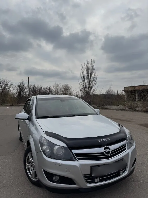 Opel astra h, 2008 г. самый надёжный и практичный мотор 1.6 в связки с механикой в идеальном состоянии! официал! не пригон ( вся история автомобиля кристально чистая) без дтп, и без выплат кристально чистые документы! очень достойное состояние по кузову без косяков, весь ровный и привлекательный технически абсолютный идеал! без каких либо вложений надёжный комфортный, в идеальном состоянии (немец) ✅на самой максимальной комплектации cosmo люксовая комплектация, включавшая: климат-контроль вместо кондиционера; круиз-контроль; диски 16 дюймов; комбинированный материал салона; противотуманные фары; датчик дождя и датчик света. ✅также установлено- очень дорогая сигнализация дорогой автозапуск датчик парктроник датчик давление шин bluetooth хорошая музыка туманные фары( по мимо заводских) цена 610.000₽ торг/обмен звонить +7 (949) 563-98-77 📞 🇷🇺 звоните: +79495639877 - фотография - 2
