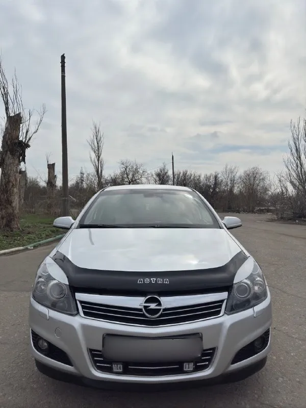 Opel astra h, 2008 г. самый надёжный и практичный мотор 1.6 в связки с механикой в идеальном состоянии! официал! не пригон ( вся история автомобиля кристально чистая) без дтп, и без выплат кристально чистые документы! очень достойное состояние по кузову без косяков, весь ровный и привлекательный технически абсолютный идеал! без каких либо вложений надёжный комфортный, в идеальном состоянии (немец) ✅на самой максимальной комплектации cosmo люксовая комплектация, включавшая: климат-контроль вместо кондиционера; круиз-контроль; диски 16 дюймов; комбинированный материал салона; противотуманные фары; датчик дождя и датчик света. ✅также установлено- очень дорогая сигнализация дорогой автозапуск датчик парктроник датчик давление шин bluetooth хорошая музыка туманные фары( по мимо заводских) цена 610.000₽ торг/обмен звонить +7 (949) 563-98-77 📞 🇷🇺 звоните: +79495639877 - фотография - 3