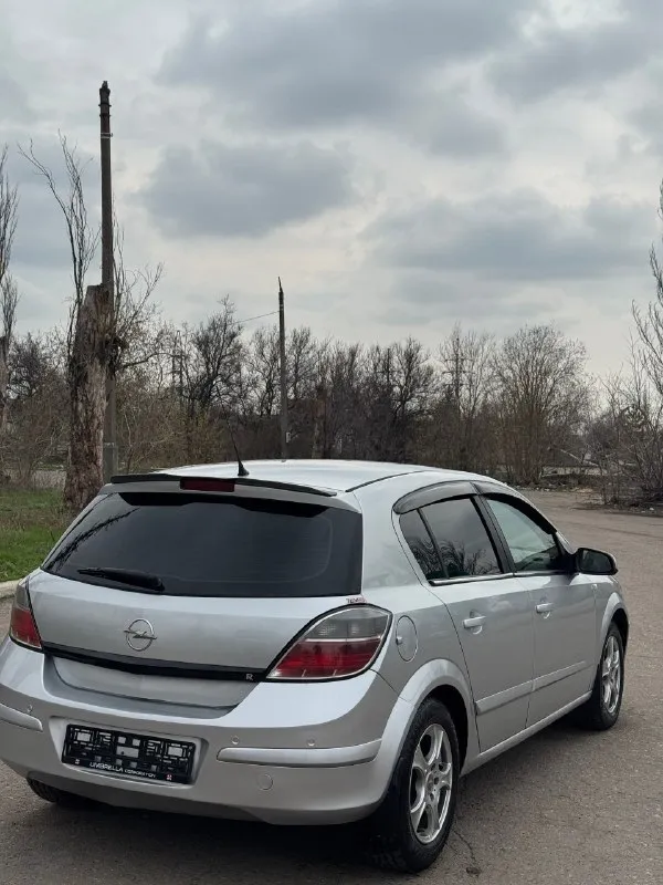 Opel astra h, 2008 г. самый надёжный и практичный мотор 1.6 в связки с механикой в идеальном состоянии! официал! не пригон ( вся история автомобиля кристально чистая) без дтп, и без выплат кристально чистые документы! очень достойное состояние по кузову без косяков, весь ровный и привлекательный технически абсолютный идеал! без каких либо вложений надёжный комфортный, в идеальном состоянии (немец) ✅на самой максимальной комплектации cosmo люксовая комплектация, включавшая: климат-контроль вместо кондиционера; круиз-контроль; диски 16 дюймов; комбинированный материал салона; противотуманные фары; датчик дождя и датчик света. ✅также установлено- очень дорогая сигнализация дорогой автозапуск датчик парктроник датчик давление шин bluetooth хорошая музыка туманные фары( по мимо заводских) цена 610.000₽ торг/обмен звонить +7 (949) 563-98-77 📞 🇷🇺 звоните: +79495639877 - фотография - 4