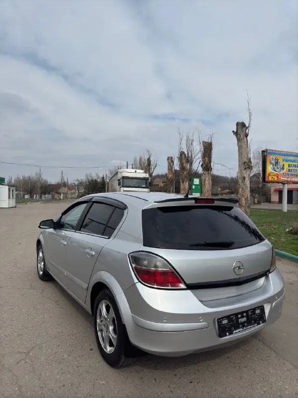 Opel astra h, 2008 г. самый надёжный и практичный мотор 1.6 в связки с механикой в идеальном состоянии! официал! не пригон ( вся история автомобиля кристально чистая) без дтп, и без выплат кристально чистые документы! очень достойное состояние по кузову без косяков, весь ровный и привлекательный технически абсолютный идеал! без каких либо вложений надёжный комфортный, в идеальном состоянии (немец) ✅на самой максимальной комплектации cosmo люксовая комплектация, включавшая: климат-контроль вместо кондиционера; круиз-контроль; диски 16 дюймов; комбинированный материал салона; противотуманные фары; датчик дождя и датчик света. ✅также установлено- очень дорогая сигнализация дорогой автозапуск датчик парктроник датчик давление шин bluetooth хорошая музыка туманные фары( по мимо заводских) цена 610.000₽ торг/обмен звонить +7 (949) 563-98-77 📞 🇷🇺 звоните: +79495639877 - фотография - 5