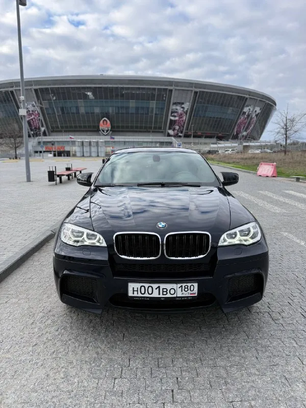 🔥 горячий лот! 🔥 bmw x6 m (e71) — мощь, стиль и адреналин в одном флаконе! представьте: вы за рулём этого красавца, под капотом рычит мощный мотор, а все взгляды прикованы к вам. этот x6 m — не просто автомобиль, это заявление! что делает его особенным: пробег всего 90 000 км — машина почти новая! без дтп и окраски — кузов в заводском состоянии, всё родное. реальная история обслуживания — всё делалось вовремя, есть документы. полный фарш: m‑пакет, спорт‑сиденья, проекция, камеры, звук — всё, что нужно для удовольствия за рулём. готов к любым приключениям — полный привод xdrive не подведёт ни в городе, ни на трассе. за рулём вы почувствуете настоящую мощь и управляемость, которой славится m‑серия. это не просто транспорт — это эмоции! цена: 2.750000руб. реальному покупателю — разумный торг. не упустите шанс стать владельцем этого красавца! звоните прямо сейчас: или пишите. осмотр по адресу: [г горловка]. готов ответить на все вопросы и организовать тест‑драйв! 📞 звоните: +7(949)3343331 - фотография - 1
