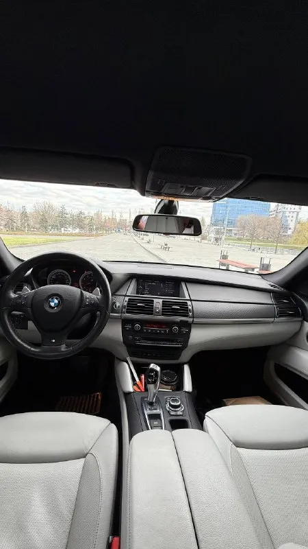 🔥 горячий лот! 🔥 bmw x6 m (e71) — мощь, стиль и адреналин в одном флаконе! представьте: вы за рулём этого красавца, под капотом рычит мощный мотор, а все взгляды прикованы к вам. этот x6 m — не просто автомобиль, это заявление! что делает его особенным: пробег всего 90 000 км — машина почти новая! без дтп и окраски — кузов в заводском состоянии, всё родное. реальная история обслуживания — всё делалось вовремя, есть документы. полный фарш: m‑пакет, спорт‑сиденья, проекция, камеры, звук — всё, что нужно для удовольствия за рулём. готов к любым приключениям — полный привод xdrive не подведёт ни в городе, ни на трассе. за рулём вы почувствуете настоящую мощь и управляемость, которой славится m‑серия. это не просто транспорт — это эмоции! цена: 2.750000руб. реальному покупателю — разумный торг. не упустите шанс стать владельцем этого красавца! звоните прямо сейчас: или пишите. осмотр по адресу: [г горловка]. готов ответить на все вопросы и организовать тест‑драйв! 📞 звоните: +7(949)3343331 - фотография - 7