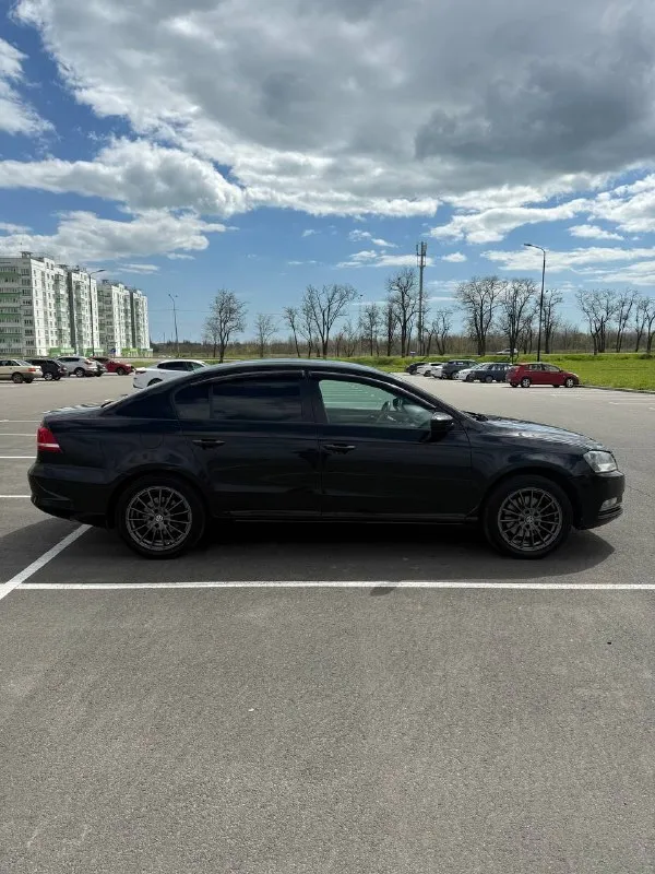 Volkswagen passat b7 2011 ✅полный электра пакет ✅обогрев всего кроме руля, задних сидений ✅климат контроль ✅передний привод ✅механика 6-ступка ✅1,4 турбо ✅ зимняя резина на штампах. ✅ после капиталки, новая турбина. ✅состояние хорошее для этого года. ✅ салон после частичной химчистки. ✅список всех работ по машине при встрече. денег не жалел, пытался все и сразу устранять. ✅собственник 1,1🍋 торг уместен. +79496454318 телеграмм на этом номере г. мариуполь 📲 tg: d 📞 звоните: +7(949)6454318 - фотография - 4