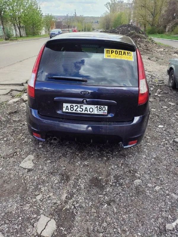 Продам ваз калина спорт 2009 год, 1.6 16 клапанная. едет очень достойно. салон ухоженный, не прокуренный, чистый. по комплектации: стоят 4 стеклоподьемника, кондиционер, центральный замок, электроусилитель руля, электрозеркала с обогревом, обогрев передних сидений. все работает, все четко. двигатель заводится с пол оборота, не дымит, не троит. коробка переключает четко, без хрустов. ошибок нет. аккумулятор хороший ( 2 года). пороги, днище, стаканы все живое ( дыр нет совсем). есть незначительные сколы. на это будет хороший торг. я хозяин. продажа только с полным переоформлением. цена 360 000 торг будет обязательно возле машины. +7 949 807 39 24 дмитрий - фотография - 2