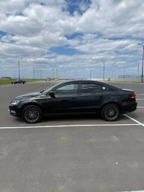 Volkswagen passat b7 2011 ✅полный электра пакет ✅обогрев всего кроме руля, задних сидений ✅климат контроль ✅передний привод ✅механика 6-ступка ✅1,4 турбо ✅ зимняя резина на штампах. ✅мотор после капиталки, новая турбина. ✅состояние хорошее для этого года. ✅ салон после частичной химчистки. ✅список всех работ по машине при встрече. денег не жалел, пытался все и сразу устранять. ✅собственник 1,1🍋 торг уместен. +79496454318 телеграмм на этом номере г. мариуполь - фотография - 3