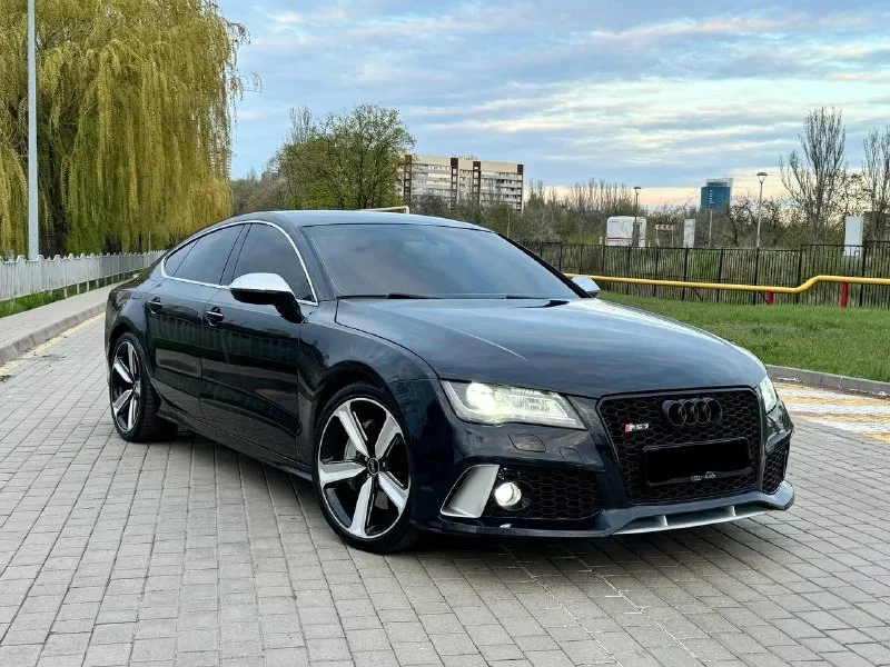Продам очень привлекательный автомобиль audi a7 rs full 2013 года выпуска надежный бензиновый мотор, 3 литра, 310 лошадей под капотом. работает превосходно, нет ошибок, не троит и не дымит! коробка автомат, без нареканий, без пенков и рывков, переключает мягко и четко! ходовая обслужена полностью, нет ни малейшего звука! кузов замечательно выглядит, нет нареканий. машина в жирной комплектации, работает каждая кнопка, r21 диски на хорошей резине пилот спорт, у авто много доработок и прочего, приятный регулируемый выхлоп. детальней звоните цена 1.770.000р готов пообщаться с быстрым покупателем возможен обмен, помогу с продажей в кредит 89493752075 89281188827 📞 🇷🇺 звоните: +7(928)1188827 - фотография - 1