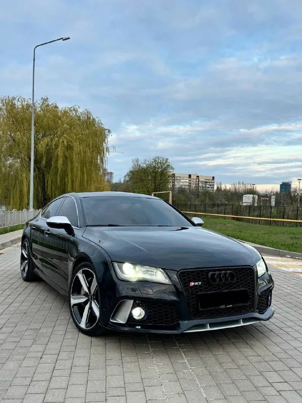 Продам очень привлекательный автомобиль audi a7 rs full 2013 года выпуска надежный бензиновый мотор, 3 литра, 310 лошадей под капотом. работает превосходно, нет ошибок, не троит и не дымит! коробка автомат, без нареканий, без пенков и рывков, переключает мягко и четко! ходовая обслужена полностью, нет ни малейшего звука! кузов замечательно выглядит, нет нареканий. машина в жирной комплектации, работает каждая кнопка, r21 диски на хорошей резине пилот спорт, у авто много доработок и прочего, приятный регулируемый выхлоп. детальней звоните цена 1.770.000р готов пообщаться с быстрым покупателем возможен обмен, помогу с продажей в кредит 89493752075 89281188827 📞 🇷🇺 звоните: +7(928)1188827 - фотография - 2