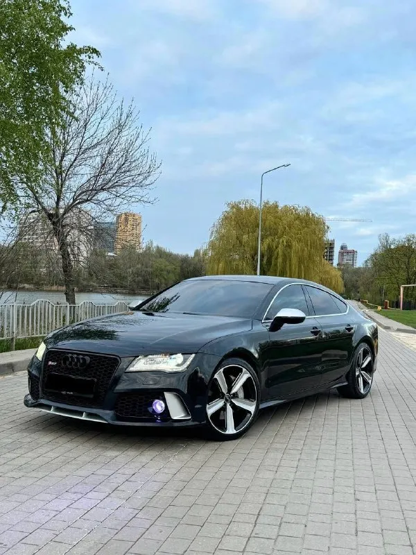 Продам очень привлекательный автомобиль audi a7 rs full 2013 года выпуска надежный бензиновый мотор, 3 литра, 310 лошадей под капотом. работает превосходно, нет ошибок, не троит и не дымит! коробка автомат, без нареканий, без пенков и рывков, переключает мягко и четко! ходовая обслужена полностью, нет ни малейшего звука! кузов замечательно выглядит, нет нареканий. машина в жирной комплектации, работает каждая кнопка, r21 диски на хорошей резине пилот спорт, у авто много доработок и прочего, приятный регулируемый выхлоп. детальней звоните цена 1.770.000р готов пообщаться с быстрым покупателем возможен обмен, помогу с продажей в кредит 89493752075 89281188827 📞 🇷🇺 звоните: +7(928)1188827 - фотография - 4