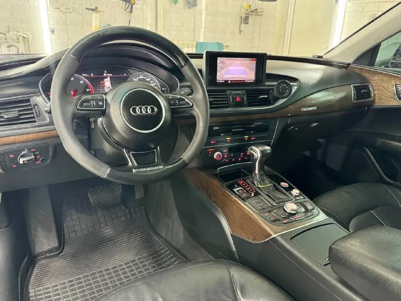 Продам очень привлекательный автомобиль audi a7 rs full 2013 года выпуска надежный бензиновый мотор, 3 литра, 310 лошадей под капотом. работает превосходно, нет ошибок, не троит и не дымит! коробка автомат, без нареканий, без пенков и рывков, переключает мягко и четко! ходовая обслужена полностью, нет ни малейшего звука! кузов замечательно выглядит, нет нареканий. машина в жирной комплектации, работает каждая кнопка, r21 диски на хорошей резине пилот спорт, у авто много доработок и прочего, приятный регулируемый выхлоп. детальней звоните цена 1.770.000р готов пообщаться с быстрым покупателем возможен обмен, помогу с продажей в кредит 89493752075 89281188827 📞 🇷🇺 звоните: +7(928)1188827 - фотография - 7