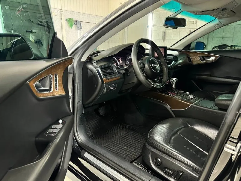 Продам очень привлекательный автомобиль audi a7 rs full 2013 года выпуска надежный бензиновый мотор, 3 литра, 310 лошадей под капотом. работает превосходно, нет ошибок, не троит и не дымит! коробка автомат, без нареканий, без пенков и рывков, переключает мягко и четко! ходовая обслужена полностью, нет ни малейшего звука! кузов замечательно выглядит, нет нареканий. машина в жирной комплектации, работает каждая кнопка, r21 диски на хорошей резине пилот спорт, у авто много доработок и прочего, приятный регулируемый выхлоп. детальней звоните цена 1.770.000р готов пообщаться с быстрым покупателем возможен обмен, помогу с продажей в кредит 89493752075 89281188827 📞 🇷🇺 звоните: +7(928)1188827 - фотография - 8