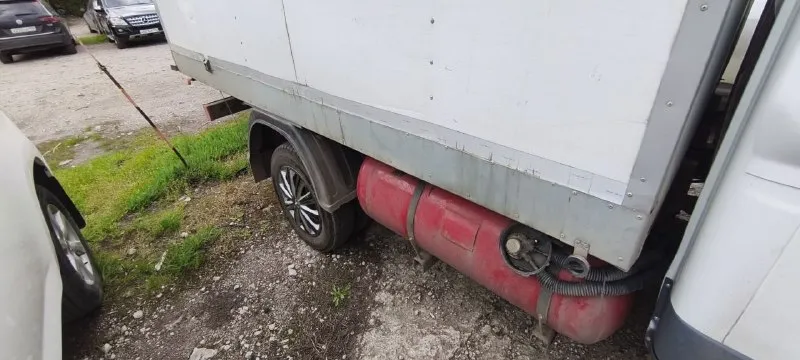 Продам газель 2007г. газ бензин. машина в хорошем рабочем состоянии, стоит сигнализация центральный замок, туманки, стоит новая резина два новых диска, поставил новый бензобак, новые амортизаторы, новая выхлопная система, перепресовал шкворня. машина находится в донецке +7 949 477 2825 📲 tg: дмитрий юрьевич 📞 звоните: +7(949)4772825 - фотография - 4