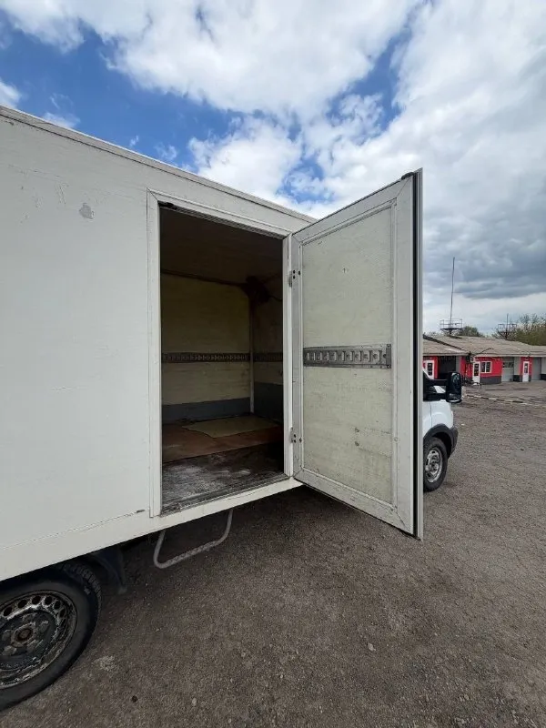 Ford transit 2.2 (дизель), 2014 г. , гидравлический борт 📍 цена: 1.750.000 ₽ (очень низкая. требуется срочная продажа, поэтому без торга!) автомобиль находится в г. енакиево. ✅ состояние: полностью на ходу. техника исправна, все системы работают. ✅ двигатель: 2.2 - надёжный и экономичный. ✅ оснащение: гидравлический борт (исправен, масло не течёт, работает плавно). ⚡ почему цена ниже рынка? срочно нужны деньги. продаю как есть - но всё работает. 📞 быстрый просмотр и сделка. более подробная информация по телефону: +7 988 586 81 61 📞 звоните: +7(988)5868161 - фотография - 6