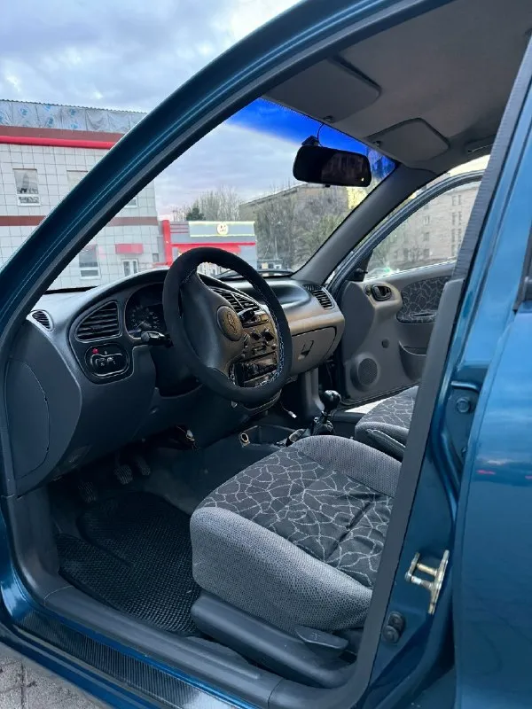 🚗 Продам ланос 🚗 год 2002 ✅ механика 5 ступка ✅ мотор 1.5 ✅ пробег: 98.000 км✅ продам ланос, польский. Мотор на отлично, не дымит, не троит, масло не кушает, тянет отлично. Коробка все передачи на месте, не выбивает, не хрустит. Печка работает. Родной пробег. Автомобиль около идеального состояние. До продажи машина отъездила зиму, после чего встала в гараж. Днище, пороги, арки целые, нет не одного рыжика, коррозия отсутствует от слова совсем. 2 эсп, стоит не плохая музыка, обогрев заднего стекла. 2 комплекта резина (зима/лето). Цена: 340.000₽ + торг около капота номер: +79493051172 телеграмм, макс
📞 Звоните: +7(949)3051172 - фотография - 5
