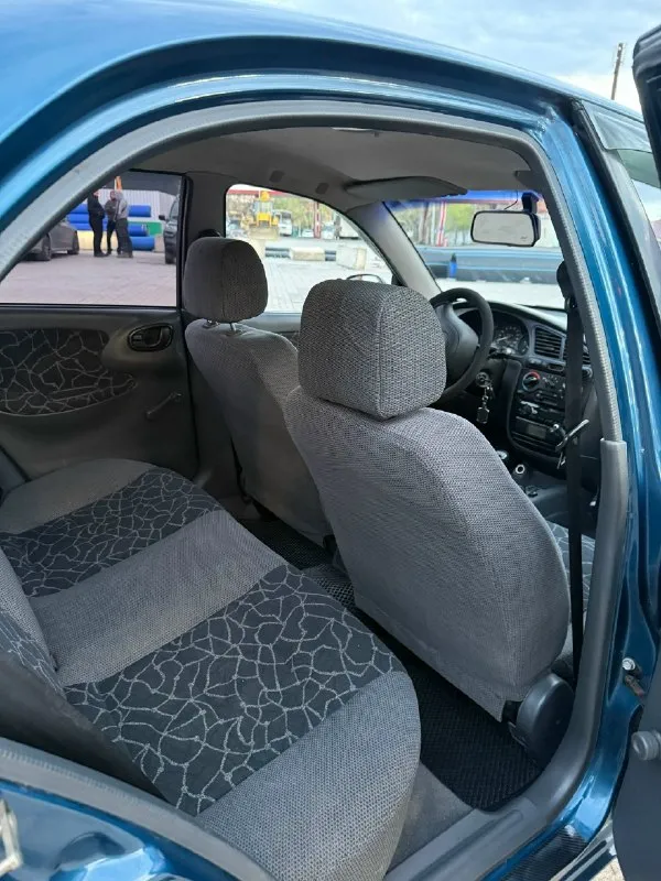 🚗 Продам ланос 🚗 год 2002 ✅ механика 5 ступка ✅ мотор 1.5 ✅ пробег: 98.000 км✅ продам ланос, польский. Мотор на отлично, не дымит, не троит, масло не кушает, тянет отлично. Коробка все передачи на месте, не выбивает, не хрустит. Печка работает. Родной пробег. Автомобиль около идеального состояние. До продажи машина отъездила зиму, после чего встала в гараж. Днище, пороги, арки целые, нет не одного рыжика, коррозия отсутствует от слова совсем. 2 эсп, стоит не плохая музыка, обогрев заднего стекла. 2 комплекта резина (зима/лето). Цена: 340.000₽ + торг около капота номер: +79493051172 телеграмм, макс
📞 Звоните: +7(949)3051172 - фотография - 6
