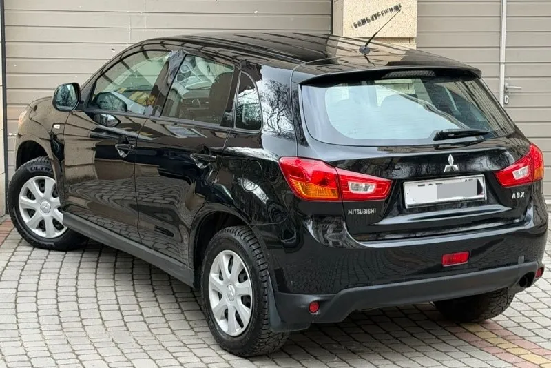 Продам mitsubishi asx рестайлинг, 2014 года выпуска, объем двигателя 1.6 117 л. с, кпп механика (самая надёжная связка в линейке), родной пробег 160.000 км, 2 хозяина, без дтп, в родном окрасе!, состояние автомобиля не выразить на фото, без каких-либо нюансов!, идеальное состояние. автотека ✅ комплектация: подогрев сидений, 4 стеклоподъёмника, кондиционер, подогрев стёкол, abs esp, мультимедиа с хорошим звуком, aux, бортовой компьютер, складывание зеркал, и многое другое для комфортного вождения. авто обслуживался всегда по регламенту, на данный момент полностью обслужен, не требует вложений от слова совсем!, имеются все сервисные книжки, 2 комплекта ключей, установлена сигнализация starline. очень надёжный японский красовер, комфортабельный и вместительный, за машиной ухаживал. по документам любой вид оформления. цена 1.080.000р номер телефона +7949-564-47-36 +7949693-58-50 - фотография - 3