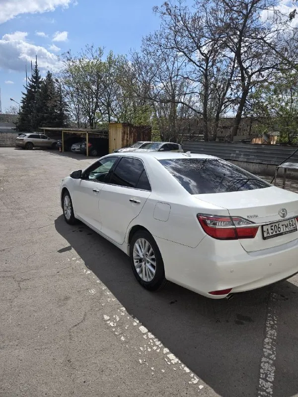 Продам тойота камри 2014 год. объем двигателя 3.5, коробка обычный автомат. машина в отличном состоянии абсолютно без вложений. пробег 238 тыс. оригинал любые проверки. машина живая, что большая редкость для камри этих годов. по кузову два вторичных окрасов. двигатель, коробка, салон на 5 с плюсом. полная комплектация. любые проверки на вашем сто. диагностическая карта есть, можно сразу переоформить в мрэо. цена 2 050 000 торг тел +79495058416 - фотография - 3