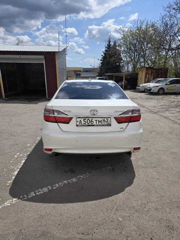 Продам тойота камри 2014 год. объем двигателя 3.5, коробка обычный автомат. машина в отличном состоянии абсолютно без вложений. пробег 238 тыс. оригинал любые проверки. машина живая, что большая редкость для камри этих годов. по кузову два вторичных окрасов. двигатель, коробка, салон на 5 с плюсом. полная комплектация. любые проверки на вашем сто. диагностическая карта есть, можно сразу переоформить в мрэо. цена 2 050 000 торг тел +79495058416 - фотография - 5