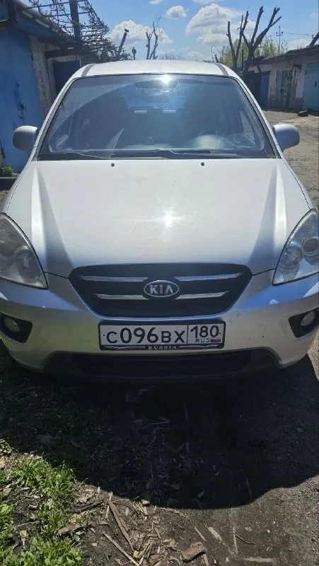 🚗 kia carens 2008 г. продаётся семейный 7 местеый автомобиль в идеальном состоянии. пробег: 260к ходовая не гримит не стучит мягко едет! мотор 2.0л шепчит без требований! кузов без ржавчинки и сколов! днище целое без ржавчины и гнили! я хозяин переоформление без проблем. нюанс по лобовому стеклу трещина с правой стороны из за этого не работает подогрев стекла. установлен 9 дюймовый многофункциональный манитор с возможностью управлять голосом. установлены доводчики стёкл. установлен газ (вписан). салом чистый ухоженный в такси не работала. вся электроника работает исправно без нареканий. цена 1 000 000р. (торг у копота) руслан +79494623070 толик +79151567623 цена авто оргументируется идеальным состоянием! и чистыми документами! цена: 1000000 ₽ 📲 tg: andrei semenchenko 📞 🇷🇺 звоните: +79494623070 авторынок днр донецк - фотография - 1