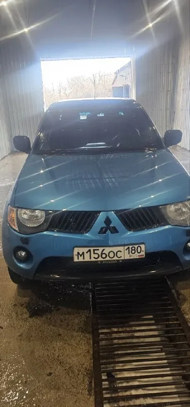 Здравствуйте продаётся машина mitsubishi l 200, 2008 года. 2,5 дизель. машина в хорошем состояние. ходовая перебраная полностью, заменены рессоры, заменены ремни грм полностью, стоят новые задние амортизаторы, в дтп не было, работает идеально, сигнализация с автозапускам, турбина работает отлично раздатка так же идеально, кондиционер дует отлично, за машиной ухаживали. отдам с хорошей зимней резиной на дисках. с документами все хорошо 180 регион. цена 1 🍋+79494879715. - фотография - 1