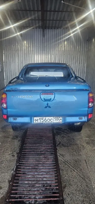 Здравствуйте продаётся машина mitsubishi l 200, 2008 года. 2,5 дизель. машина в хорошем состояние. ходовая перебраная полностью, заменены рессоры, заменены ремни грм полностью, стоят новые задние амортизаторы, в дтп не было, работает идеально, сигнализация с автозапускам, турбина работает отлично раздатка так же идеально, кондиционер дует отлично, за машиной ухаживали. отдам с хорошей зимней резиной на дисках. с документами все хорошо 180 регион. цена 1 🍋+79494879715. - фотография - 2