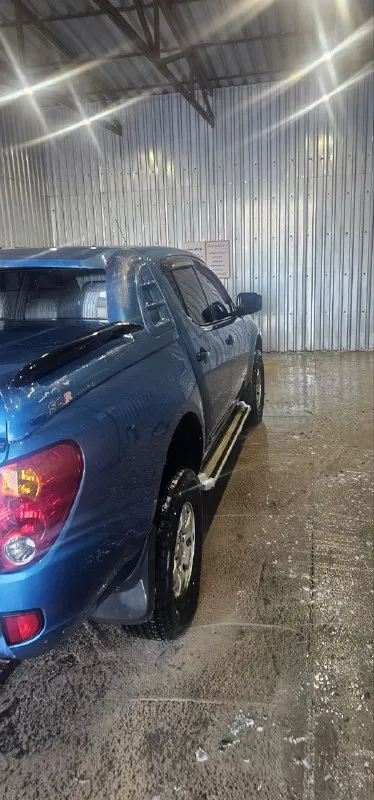 Здравствуйте продаётся машина mitsubishi l 200, 2008 года. 2,5 дизель. машина в хорошем состояние. ходовая перебраная полностью, заменены рессоры, заменены ремни грм полностью, стоят новые задние амортизаторы, в дтп не было, работает идеально, сигнализация с автозапускам, турбина работает отлично раздатка так же идеально, кондиционер дует отлично, за машиной ухаживали. отдам с хорошей зимней резиной на дисках. с документами все хорошо 180 регион. цена 1 🍋+79494879715. - фотография - 3
