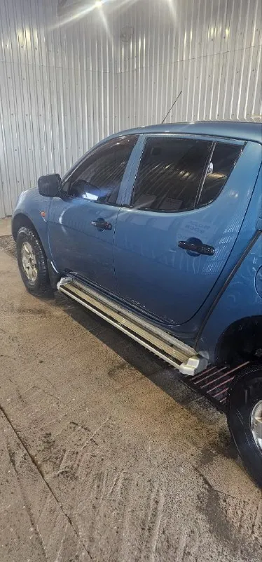 Здравствуйте продаётся машина mitsubishi l 200, 2008 года. 2,5 дизель. машина в хорошем состояние. ходовая перебраная полностью, заменены рессоры, заменены ремни грм полностью, стоят новые задние амортизаторы, в дтп не было, работает идеально, сигнализация с автозапускам, турбина работает отлично раздатка так же идеально, кондиционер дует отлично, за машиной ухаживали. отдам с хорошей зимней резиной на дисках. с документами все хорошо 180 регион. цена 1 🍋+79494879715. - фотография - 4