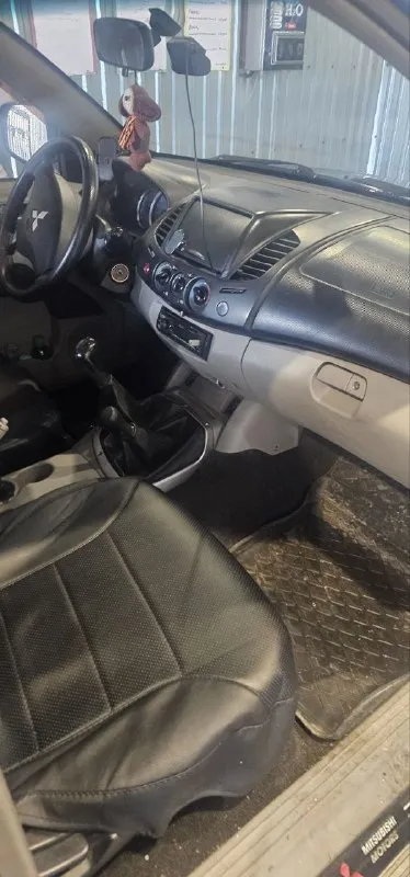 Здравствуйте продаётся машина mitsubishi l 200, 2008 года. 2,5 дизель. машина в хорошем состояние. ходовая перебраная полностью, заменены рессоры, заменены ремни грм полностью, стоят новые задние амортизаторы, в дтп не было, работает идеально, сигнализация с автозапускам, турбина работает отлично раздатка так же идеально, кондиционер дует отлично, за машиной ухаживали. отдам с хорошей зимней резиной на дисках. с документами все хорошо 180 регион. цена 1 🍋+79494879715. - фотография - 6