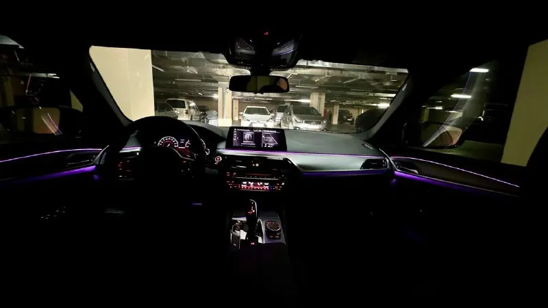 Продам bmw 540d xdrive (3 литра 320л. с., полный привод), 2019 г. в. цена: 4,790,000₽ торг. пробег 98 тыс. км. во владении с июня 23 года, есть bmw air (данные машины в германии, пробег, комплектация). автомобиль целый, без дтп и окрасов, все стекла заводские. машина вся оклеена в бронепленку (shadow guard) и покрыта керамикой (krytex), также оклеены глянцевые элементы в салоне и монитор мультимедиа с приборной панелью. два комплекта оригинальных ковров. немного о комплектации: - адаптивные led фары - датчики мертвых зон - проекция на лобовое - 4-х зонный климат - подогрев/вентиляция, память передних сидений - подогрев задних сидений - ломающиеся спинки передних сидений - электропривод крышки багажника (+открытие взмахом ноги) - заводской м пакет - адаптивный круиз контроль, удержание в полосе - датчик дождя/света - парктроник 360 - камера заднего вида - заводской shadow line - тормоза м performance автомобиль обс 📲 tg: виталий 📞 звоните: +7(949)3509152 - фотография - 7