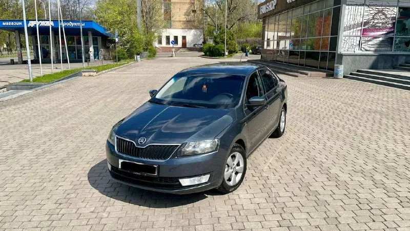 Skoda rapid без окрасов ! все стекла родные ! год 2015г кузов лифтбек мотор 1.6 бензиновый мрi (атмосферный) коробка механика 5ст. передний привод пробег 190.000 тыс. км автотека зеленая 🧤 не такси ! 2 хозяин! комплектация климат контроль! подогрев сидений круиз контроль ! 4 эл. стеклоподъёмника ! бортовой компьютер ! обогрев заднего стекла! эл. зеркала с подогревом корректор фар! дхо! сигнализация ! би лэд в фарах! лэд птф! разъемы под aux usb! разъем 12v! магнитола bluetooth! мульти руль ! литые диски r15! 2 ключа ! ✅донецк. стоимость 950.000 торг!!! тел. +7 (949)5905326 - фотография - 3