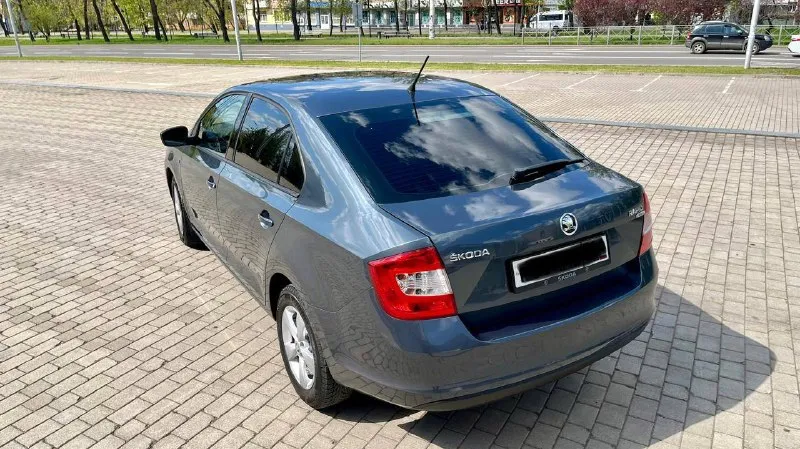 Skoda rapid без окрасов ! все стекла родные ! год 2015г кузов лифтбек мотор 1.6 бензиновый мрi (атмосферный) коробка механика 5ст. передний привод пробег 190.000 тыс. км автотека зеленая 🧤 не такси ! 2 хозяин! комплектация климат контроль! подогрев сидений круиз контроль ! 4 эл. стеклоподъёмника ! бортовой компьютер ! обогрев заднего стекла! эл. зеркала с подогревом корректор фар! дхо! сигнализация ! би лэд в фарах! лэд птф! разъемы под aux usb! разъем 12v! магнитола bluetooth! мульти руль ! литые диски r15! 2 ключа ! ✅донецк. стоимость 950.000 торг!!! тел. +7 (949)5905326 - фотография - 5