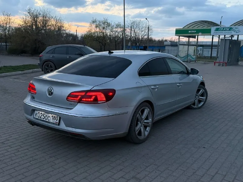 В продаже volkswagen passat cc ( рестайлинг ) 2012 год двигатель 2.0 турбо ( бензин ), работает без проблем, не дымит, не троит ! акпп также без проблем ! ходовая обслужена ( стойки вкруг, рейка новая и тд ), по двигателю заменена цепь грм, форсунки, все работает как положено ! богатая комплектация : кожа, электропривод сидений, подогрев сидений, адаптивный свет и многое другое по документам без проблем ( переоформление ), номера в подарок ! цена 1.245.000₽ торг при виде денег ! +7(949)-616-73-96 +7(949)-531-84-85 донецк, кировский район 📞 🇷🇺 звоните: +79496167396 - фотография - 4