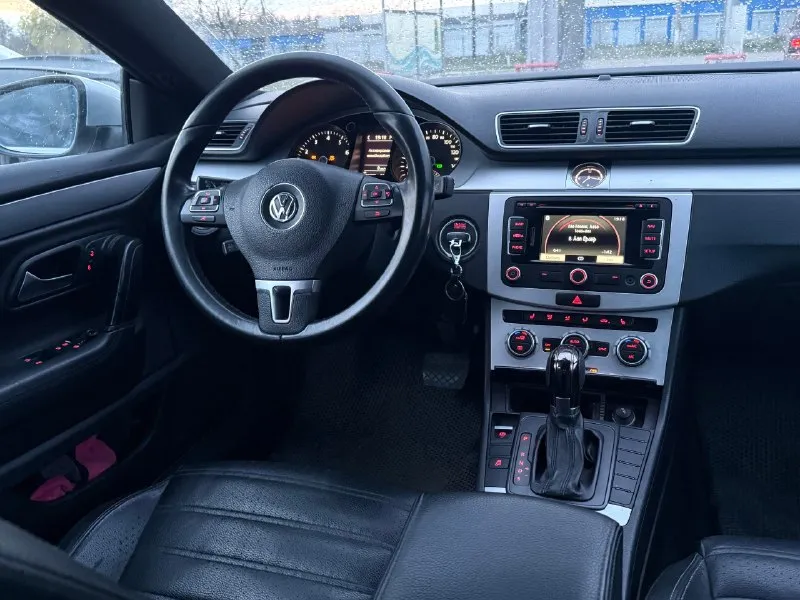 В продаже volkswagen passat cc ( рестайлинг ) 2012 год двигатель 2.0 турбо ( бензин ), работает без проблем, не дымит, не троит ! акпп также без проблем ! ходовая обслужена ( стойки вкруг, рейка новая и тд ), по двигателю заменена цепь грм, форсунки, все работает как положено ! богатая комплектация : кожа, электропривод сидений, подогрев сидений, адаптивный свет и многое другое по документам без проблем ( переоформление ), номера в подарок ! цена 1.245.000₽ торг при виде денег ! +7(949)-616-73-96 +7(949)-531-84-85 донецк, кировский район 📞 🇷🇺 звоните: +79496167396 - фотография - 5