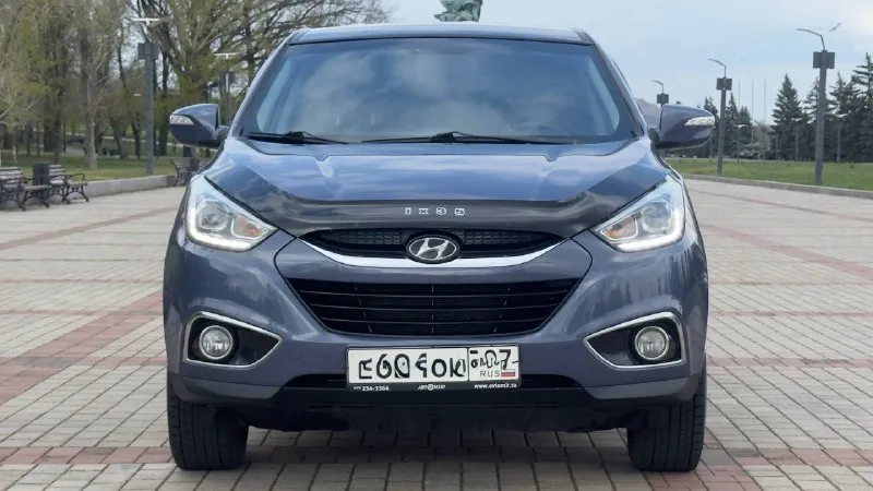 Тел. +79496447941 продам hyundai ix35 2014г. в идеальном состоянии! по автомобилю делать не чего не надо!! готов ехать на любые проверки за ваш счёт! стёкла все заводские включая лобовое! птс оригинал два владелец по птс! переоформление в мрэо комплектация двигатель 2.0 бензин пробег 187т abs esp airbag круиз контроль бортовой компьютер кожаный салон камера заднего хода помощь при спуске подогрев сидений подогрев зеркал parktronic электро слаживания зеркал двухзонный климат контроль 4 стеклоподъемника 2 ключа хорошая резина цена 1.290.000т. р очень срочно торг возможно продажа в кредит 📲 tg: @artur_dadunia 📞 звоните: +7(949)6447941 - фотография - 2