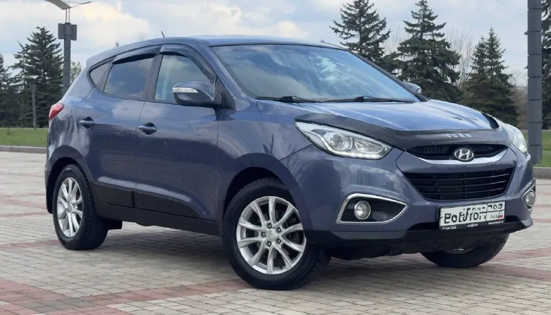 Тел. +79496447941 продам hyundai ix35 2014г. в идеальном состоянии! по автомобилю делать не чего не надо!! готов ехать на любые проверки за ваш счёт! стёкла все заводские включая лобовое! птс оригинал два владелец по птс! переоформление в мрэо комплектация двигатель 2.0 бензин пробег 187т abs esp airbag круиз контроль бортовой компьютер кожаный салон камера заднего хода помощь при спуске подогрев сидений подогрев зеркал parktronic электро слаживания зеркал двухзонный климат контроль 4 стеклоподъемника 2 ключа хорошая резина цена 1.290.000т. р очень срочно торг возможно продажа в кредит 📲 tg: @artur_dadunia 📞 звоните: +7(949)6447941 - фотография - 3