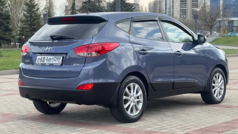 Тел. +79496447941 продам hyundai ix35 2014г. в идеальном состоянии! по автомобилю делать не чего не надо!! готов ехать на любые проверки за ваш счёт! стёкла все заводские включая лобовое! птс оригинал два владелец по птс! переоформление в мрэо комплектация двигатель 2.0 бензин пробег 187т abs esp airbag круиз контроль бортовой компьютер кожаный салон камера заднего хода помощь при спуске подогрев сидений подогрев зеркал parktronic электро слаживания зеркал двухзонный климат контроль 4 стеклоподъемника 2 ключа хорошая резина цена 1.290.000т. р очень срочно торг возможно продажа в кредит 📲 tg: @artur_dadunia 📞 звоните: +7(949)6447941 - фотография - 4