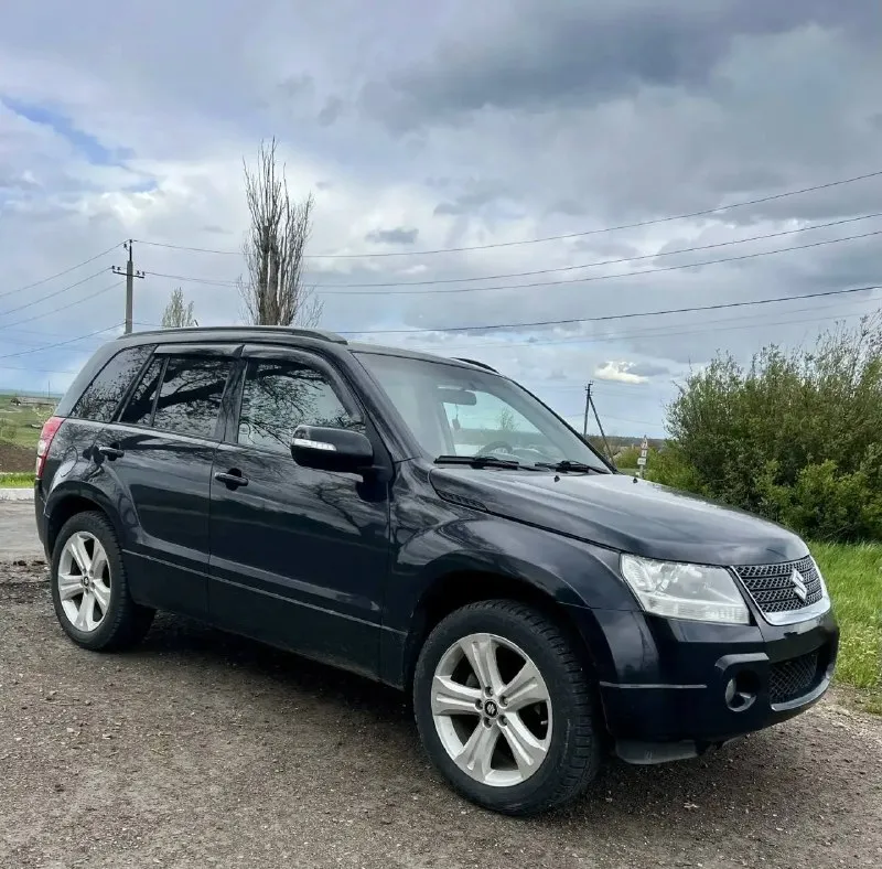 Suzuki grand vitara 2008 2.4 акпп ( коробка листает ) легендарная айсин ( двс отлично ) масло от замены до замены пробежала всего то 246к и это только начала её пути ) на жирнючих 19 литых дисках ! на люке ( открывается ) жир ! капитальныя обслуженная витара, сел поехал, цена за такой апарат чисто символически 945к рублей ) можно в валюте ) осмотр мариуполь по договоренности тел. +7 949 714 1298 телеграмм @vv0777vv - фотография - 5