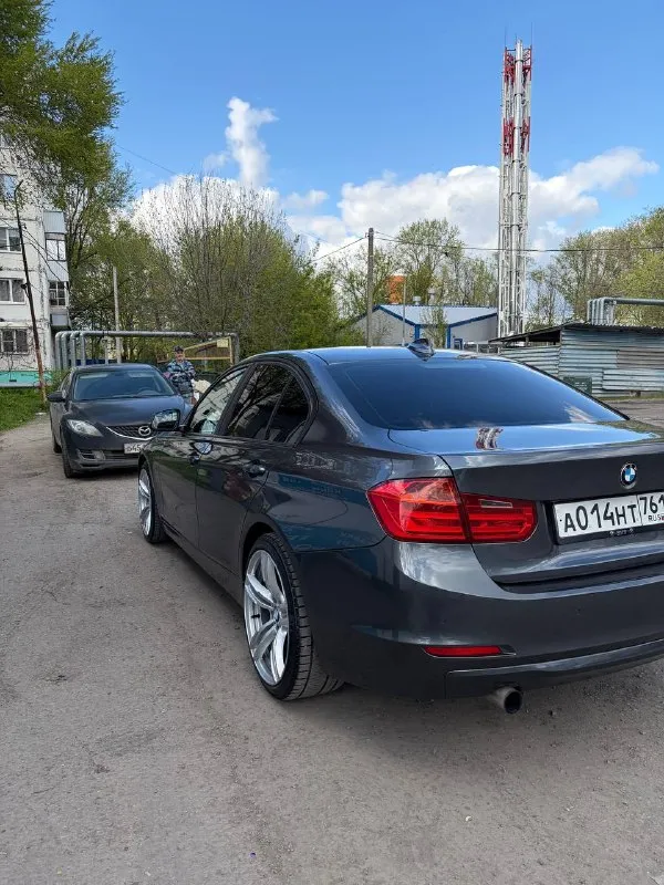 Продам bmw f30 2013г куплена в 2014 246.000 пробег мотор 1.6 турбо самый надежный и неприхотливый! автомобилем владею год, авто в самом достойнейшем состоянии которое вы только сможете найти у бмв ф30,тачка вся в родном окрасе все железо родное, машина без рыжиков без притертосей без вмятин без подкрасов, салон в идеале без притертосей и ремонтов, сохранено идеальное стоковое родное состояние, машина плотностью обслужена от и до не рубля вложений не требует! дополнительные видео можете попросить в тг, состояние авто, видео с толщиномером, фотки диагностики двигателя, все покажу! вин : x4x3a19430j672864 цена 1.390.000р не рубля не скину и не торгуюсь не существует f30 в таком состоянии и близко за такие деньги, любые проверки с любыми подборщиками поддерживаю👍 кто ищет тройку в этом кузове и приедет смотреть, сразу заберет я уверен 😉 t. g @former_emperor телефон : +79498460048 - фотография - 2