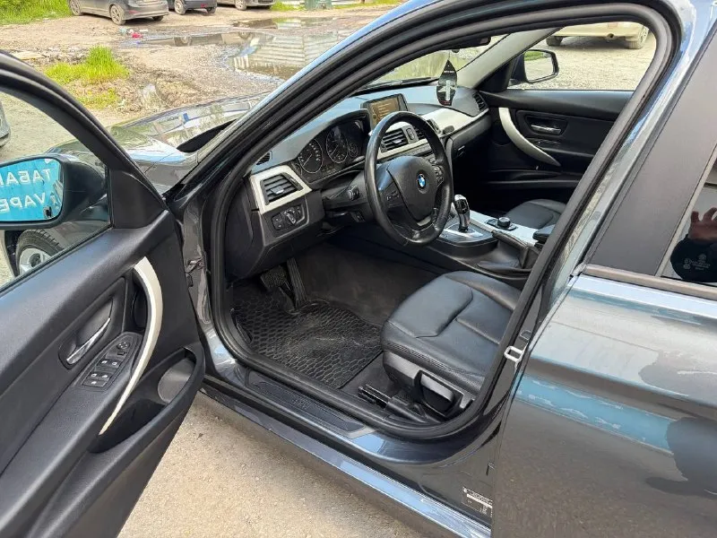 Продам bmw f30 2013г куплена в 2014 246.000 пробег мотор 1.6 турбо самый надежный и неприхотливый! автомобилем владею год, авто в самом достойнейшем состоянии которое вы только сможете найти у бмв ф30,тачка вся в родном окрасе все железо родное, машина без рыжиков без притертосей без вмятин без подкрасов, салон в идеале без притертосей и ремонтов, сохранено идеальное стоковое родное состояние, машина плотностью обслужена от и до не рубля вложений не требует! дополнительные видео можете попросить в тг, состояние авто, видео с толщиномером, фотки диагностики двигателя, все покажу! вин : x4x3a19430j672864 цена 1.390.000р не рубля не скину и не торгуюсь не существует f30 в таком состоянии и близко за такие деньги, любые проверки с любыми подборщиками поддерживаю👍 кто ищет тройку в этом кузове и приедет смотреть, сразу заберет я уверен 😉 t. g @former_emperor телефон : +79498460048 - фотография - 4