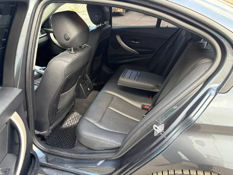 Продам bmw f30 2013г куплена в 2014 246.000 пробег мотор 1.6 турбо самый надежный и неприхотливый! автомобилем владею год, авто в самом достойнейшем состоянии которое вы только сможете найти у бмв ф30,тачка вся в родном окрасе все железо родное, машина без рыжиков без притертосей без вмятин без подкрасов, салон в идеале без притертосей и ремонтов, сохранено идеальное стоковое родное состояние, машина плотностью обслужена от и до не рубля вложений не требует! дополнительные видео можете попросить в тг, состояние авто, видео с толщиномером, фотки диагностики двигателя, все покажу! вин : x4x3a19430j672864 цена 1.390.000р не рубля не скину и не торгуюсь не существует f30 в таком состоянии и близко за такие деньги, любые проверки с любыми подборщиками поддерживаю👍 кто ищет тройку в этом кузове и приедет смотреть, сразу заберет я уверен 😉 t. g @former_emperor телефон : +79498460048 - фотография - 5