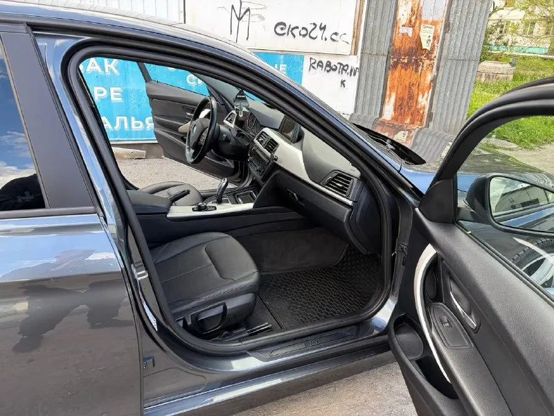 Продам bmw f30 2013г куплена в 2014 246.000 пробег мотор 1.6 турбо самый надежный и неприхотливый! автомобилем владею год, авто в самом достойнейшем состоянии которое вы только сможете найти у бмв ф30,тачка вся в родном окрасе все железо родное, машина без рыжиков без притертосей без вмятин без подкрасов, салон в идеале без притертосей и ремонтов, сохранено идеальное стоковое родное состояние, машина плотностью обслужена от и до не рубля вложений не требует! дополнительные видео можете попросить в тг, состояние авто, видео с толщиномером, фотки диагностики двигателя, все покажу! вин : x4x3a19430j672864 цена 1.390.000р не рубля не скину и не торгуюсь не существует f30 в таком состоянии и близко за такие деньги, любые проверки с любыми подборщиками поддерживаю👍 кто ищет тройку в этом кузове и приедет смотреть, сразу заберет я уверен 😉 t. g @former_emperor телефон : +79498460048 - фотография - 7