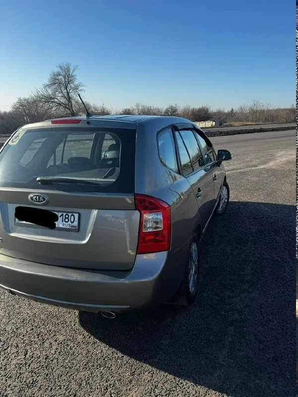 Продам kia carens 2011 📮 город: горловка 📊 пробег: 237 тыс ⛽ двигатель (тип, объем, мощность): 2.0 мт (145 л. с. ) 🔧 тип кпп: механика 👨‍⚖ владельцев в птс: 2 ( хозяин 1, наследство ) 💶 цена: 899 тыс 📝 описание: корейская сборка, птс оригинал, 100% заводской окрас, без дтп и страховых расчетов. готов к любым проверкам, 237 000 км — честный, не скручен. двигатель и кпп обслужены, работают без нареканий, проверено апрель 2026 (официально вписано в птс!). диагностическая карта пройдена апрель 2026 г. машина ровная, живая и очень ухоженная. 2 комплекта дисков/резины. если ищете машину «для себя», чтобы ездить, а не чинить — звоните. обоснованный торг у машины. таких машин на рынке единицы. ☎ контактный телефон: +79494811256 или пишите в лс 📞 звоните: +7(949)4811256 - фотография - 5