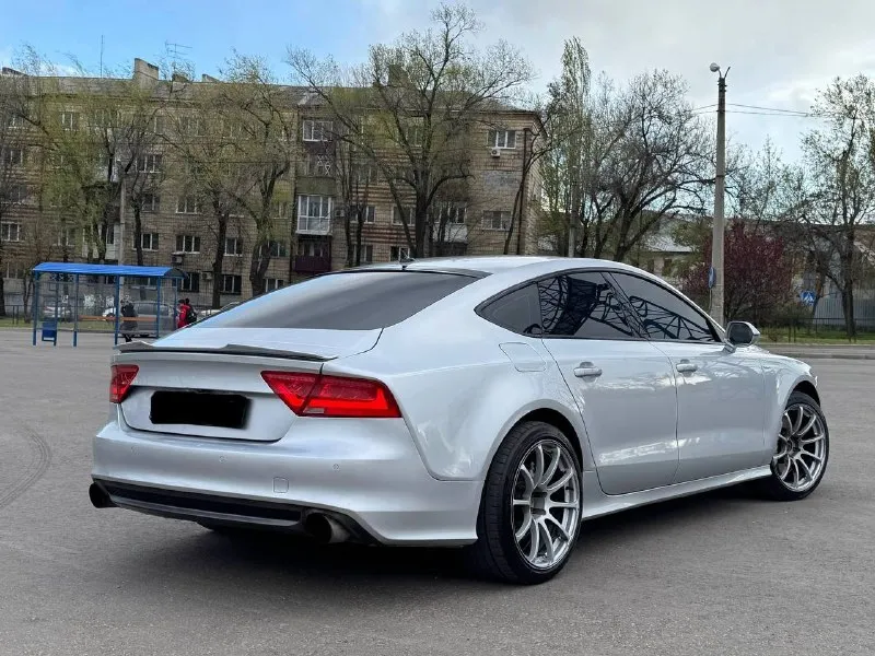 Продам audi a7 s-line 2012 автомобиль отлично выглядит по кузову, целый, ровный и красивый! 3 литра бензин! обслужен полностью, нет нареканий! нет задиров, дыма, работает тихо и ровно коробка без нареканий, нет ни пинков, ни пробуксовок! переключает мягко и плавно! ходовая часть обслужена, ничего не гремит, вообще нет посторонних шумов! жирная комплектация, все работает. очень много допов в машине детальней звоните обмен, помощь в кредите. юридически чистый автомобиль, полное оформление цена для быстрого покупателя 1650.000р очень приятная стоимость, за такой автомобиль не найти 89494538040 89281188827 📞 звоните: +7(949)4538040 - фотография - 6