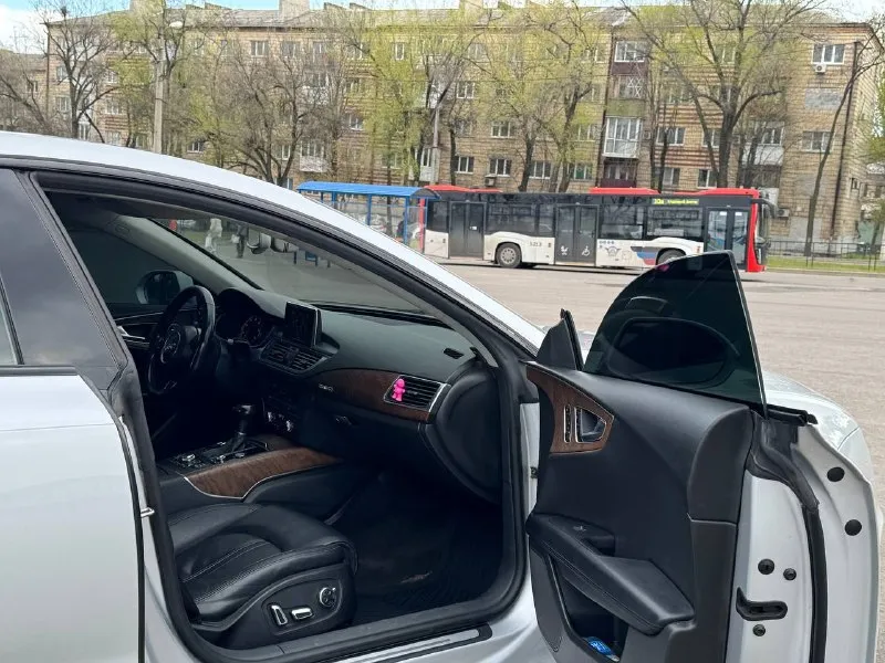 Продам audi a7 s-line 2012 автомобиль отлично выглядит по кузову, целый, ровный и красивый! 3 литра бензин! обслужен полностью, нет нареканий! нет задиров, дыма, работает тихо и ровно коробка без нареканий, нет ни пинков, ни пробуксовок! переключает мягко и плавно! ходовая часть обслужена, ничего не гремит, вообще нет посторонних шумов! жирная комплектация, все работает. очень много допов в машине детальней звоните обмен, помощь в кредите. юридически чистый автомобиль, полное оформление цена для быстрого покупателя 1650.000р очень приятная стоимость, за такой автомобиль не найти 89494538040 89281188827 📞 звоните: +7(949)4538040 - фотография - 8