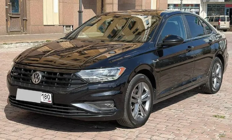 ❗️продам volkswagen jetta r-line❗️ 2019 год двигатель 1.4, пробег 82 000 км коробка классический автомат 8 ст рф учет цена 1 850 000 +79495000615 авто в отличном состоянии, заменены свечи, масло кпп, тормозные диски и колодки салон в идеальном состоянии, кожаный комбинированный, черный потолок камера заднего вида, сенсорный экран, датчики давления шин, активный круиз контроль, эл. стеклоподъёмники, сидения с подогревом, двухзонный климат контроль, датчик света, android auto/carplay +79495000615 - фотография - 1