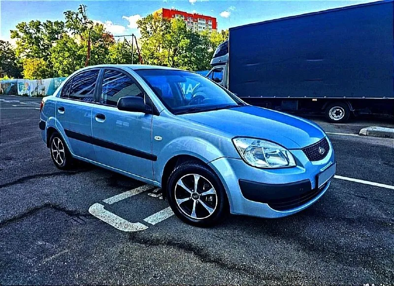 Продам kia рио 2007год. механическая кпп. кондиционер. пробег 280 т. с машиной отдам второй комплект резины. цена 500 т. владелец. телефон для связи, он же мах: +79495106662 или пишите смс, перезвоню ( иногда связь не очень ) 📲 tg: александр 📞 звоните: +7(949)5106662 - фотография - 1