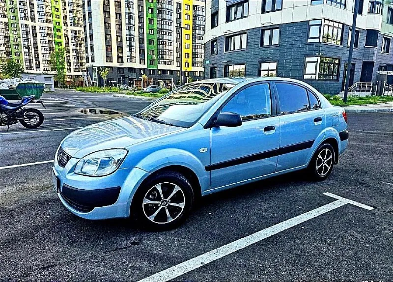 Продам kia рио 2007год. механическая кпп. кондиционер. пробег 280 т. с машиной отдам второй комплект резины. цена 500 т. владелец. телефон для связи, он же мах: +79495106662 или пишите смс, перезвоню ( иногда связь не очень ) 📲 tg: александр 📞 звоните: +7(949)5106662 - фотография - 2