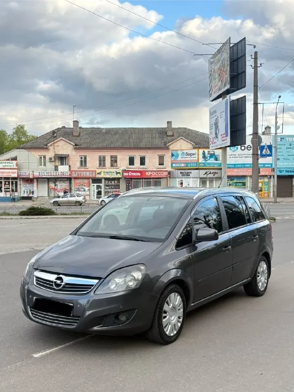 Продаю opel зафира opel zafira 2013 года рестайлинг 7_ми местная мотор 1.8 коробка автомат as in классический не робот не путайте пожалуйста в хорошем состоянии мотор масло не ест не дымит не троит коробка работает идеально есть спорт режим и зимний режим документы кристально чистые автотека зеленая без запретов залогов и штрафов цена 770.000 тысяч рублей торг реальному покупателю +79496073269 telegram +79496440125 telegram +79495388270 telegram. 📞 звоните: +7(949)6073269 - фотография - 1
